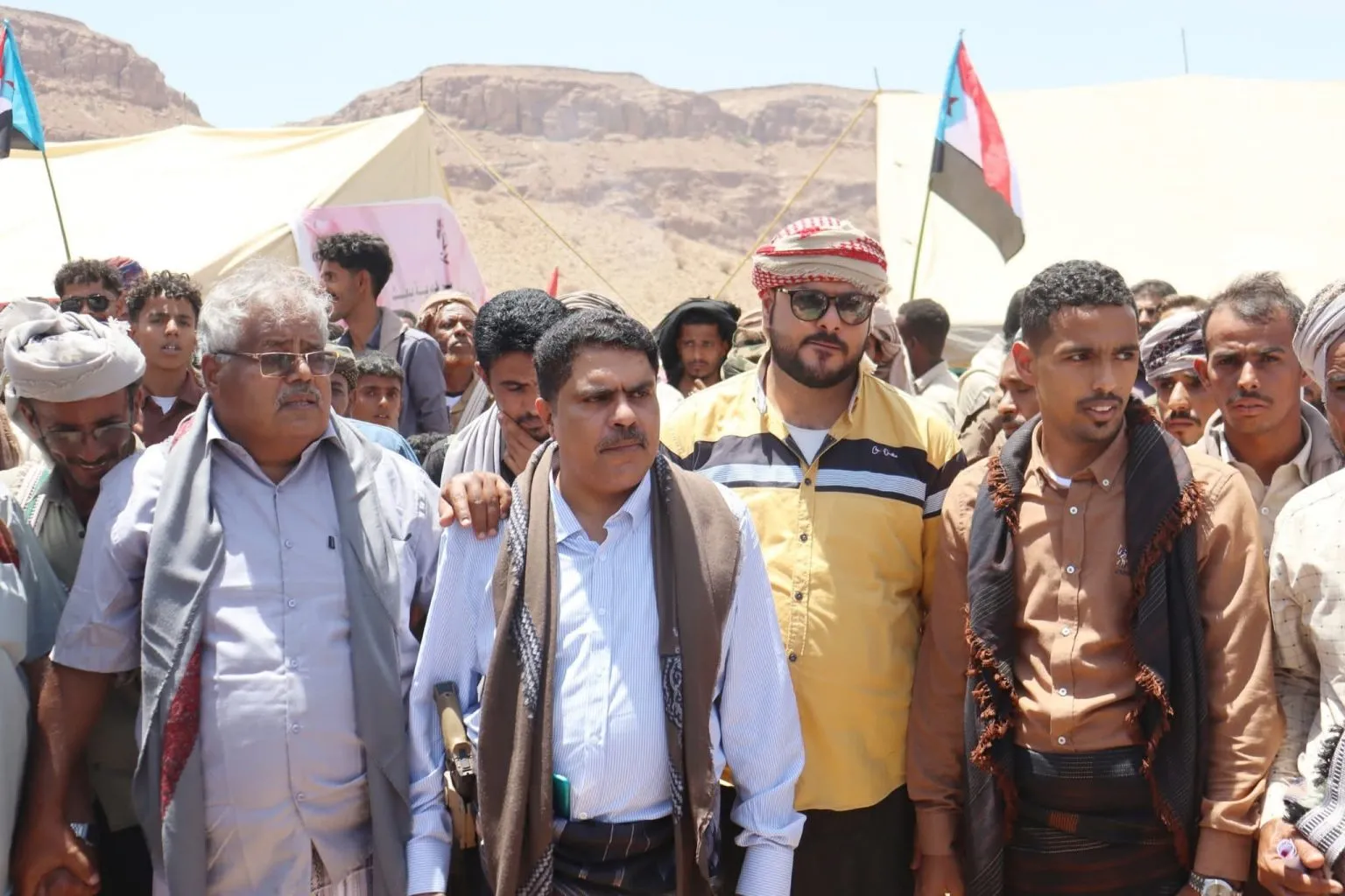 رئيس انتقالي حضرموت يشهد الزواج الجماعي الميسر الأول لعدد 100 عريس وعروس في مديرية يبعث