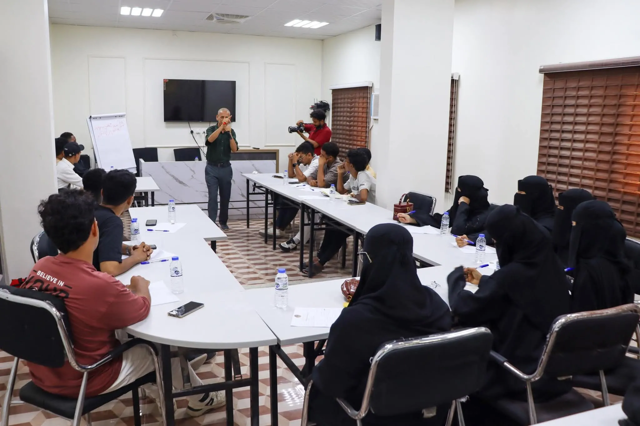 منسقية الانتقالي في كلية الآداب بجامعة حضرموت تنظم برنامجاً بعنوان “فنون الصحافة الإلكترونية”