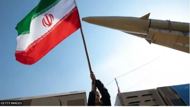 تحليل \"حين يصبح الإعلام سلاحًا ضد صاحبه: كيف انقلب إعلام إيران من أداة تأثير إلى أداة تدمير ذاتي\"
