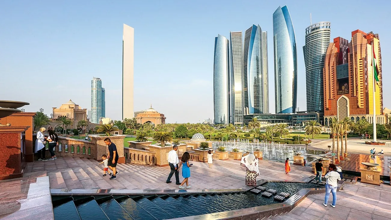 الامارات العربية المتحدة ضمن أوائل 7 وجهات عالمية لإنفاق السائحين الدوليين، متقدمة على دول أثرى وأقدم.