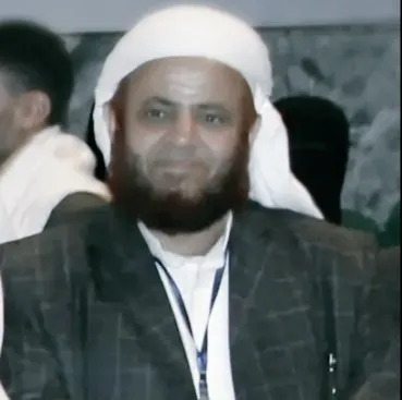الحوثيون يقتحمون منزل شيخ سبعيني في ريمة ويصيبونه وزوجته