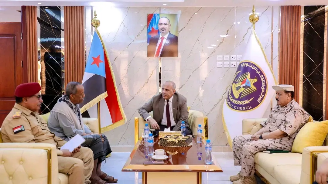 الكثيري يلتقي قائد المنطقة العسكرية الثانية ويُشيد بجاهزية ويقظة منتسبيها