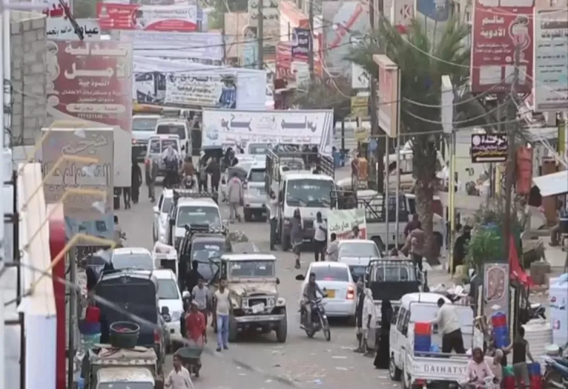 اليمنيون يدفعون الثمن... كيف يدير الإخوان والحوثي المشهد في تعز؟
