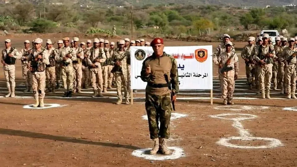 في عرض عسكري مهيب.. اللواء الثاني مشاة يدشّن المرحلة الثانية من خطة التدريب لعام 2025م