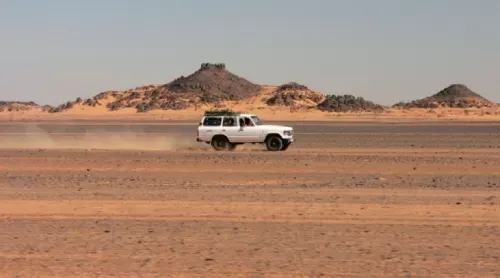 من تهريب الأسلحة الى القيادات.. الصحراء كشريان حياة للحوثي