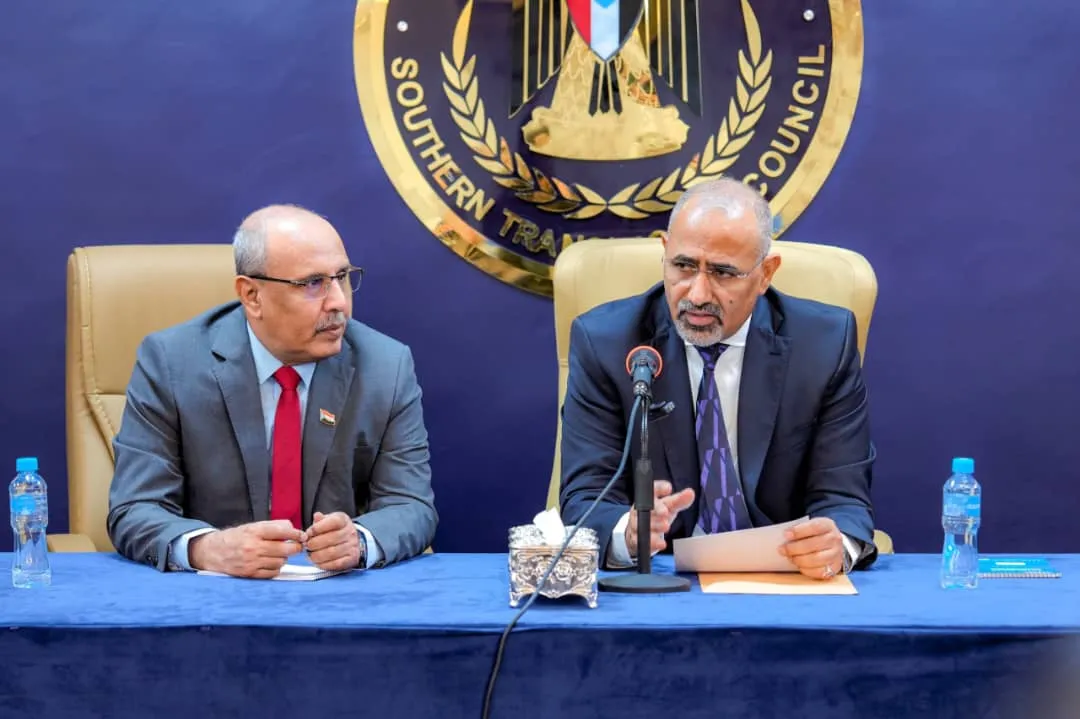 الرئيس الزُبيدي يرأس اجتماعاً موسعاً لقيادات المجلس الانتقالي الجنوبي