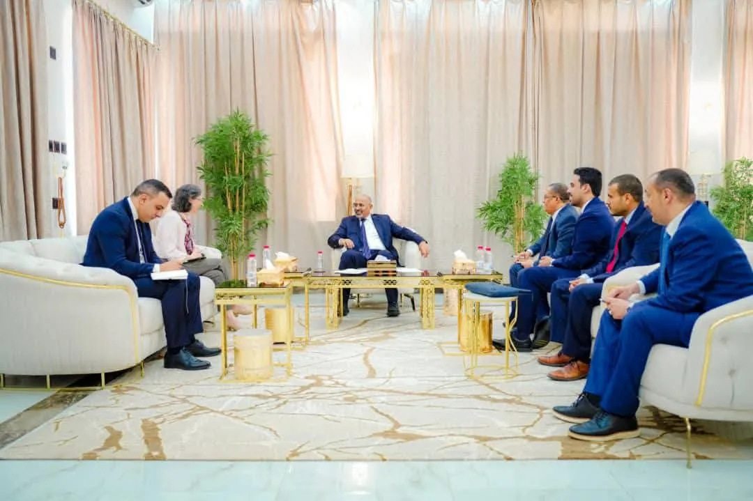 الرئيس الزُبيدي يبحث مع سفيرة فرنسا تطورات المشهد السياسي والاقتصادي في البلاد