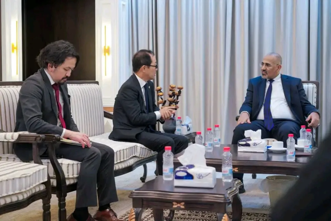 الرئيس الزُبيدي يناقش مع السفير الياباني سبل مضاعفة الدعم التنموي لبلادنا