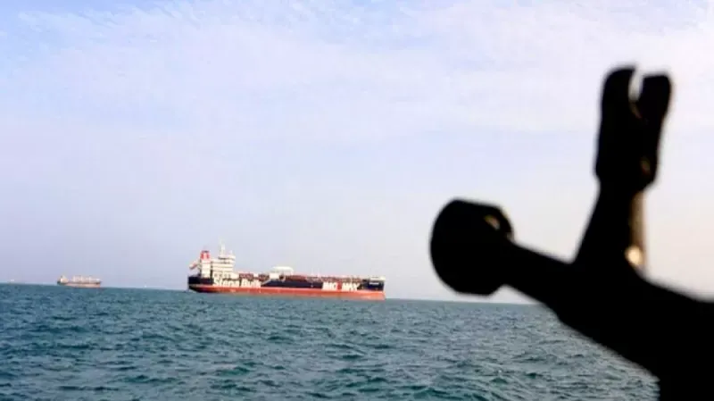 الإيكونوميست: تجاهل هجمات الحوثيين ضد السفن يتيح لهم تهديد الملاحة