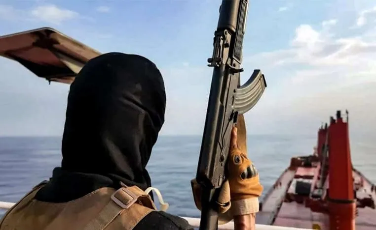 الحوثيون يلوّحون بالتصعيد في البحر الأحمر.. و\"الدفاع عن الديمقراطيات\" تدعو لاستراتيجية أشمل