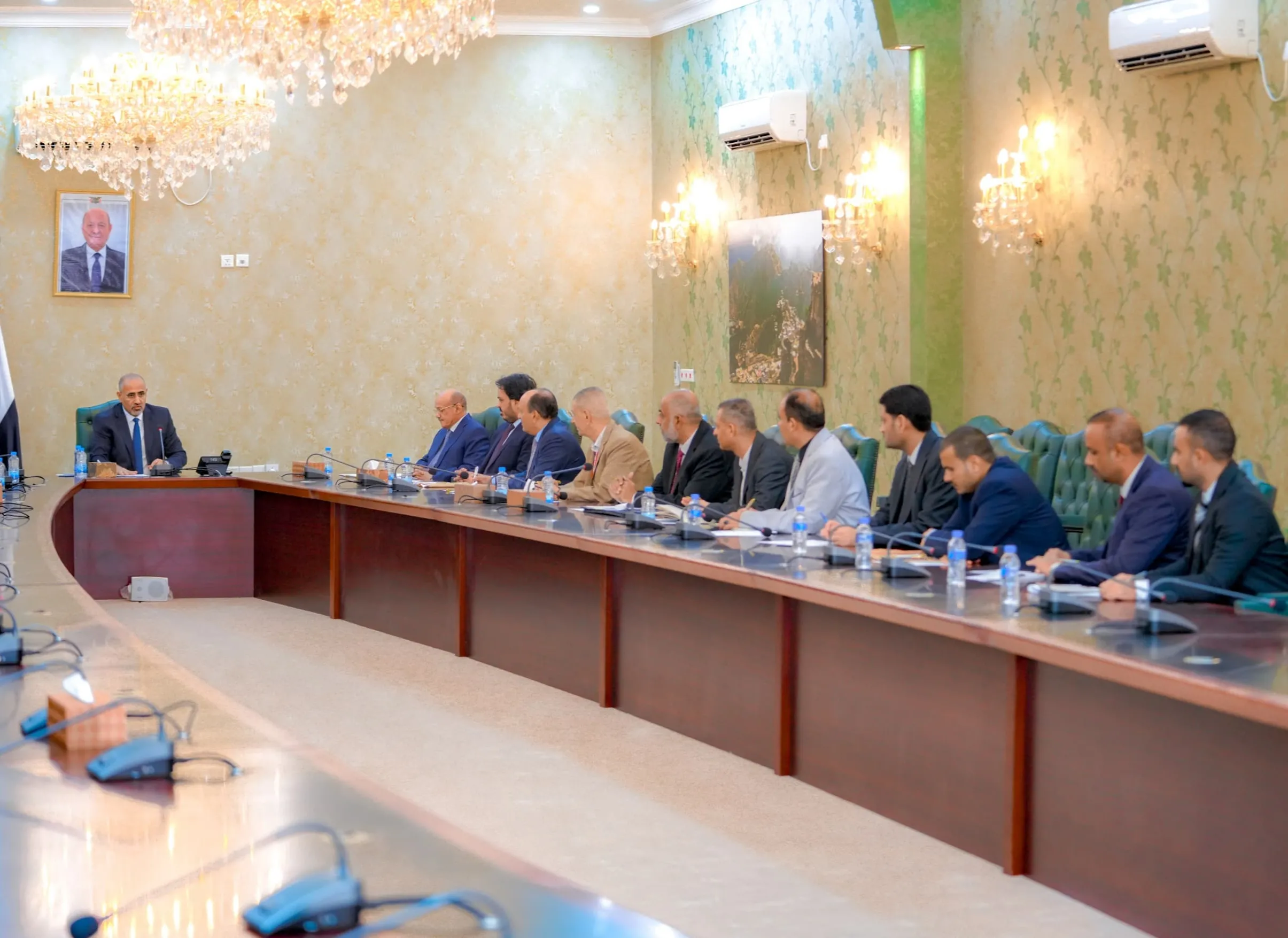 اللجنة العليا للموارد السيادية والمحلية تبحث الوضع الاقتصادي والتدابير اللازمة لتفعيل المؤسسات الإيرادية