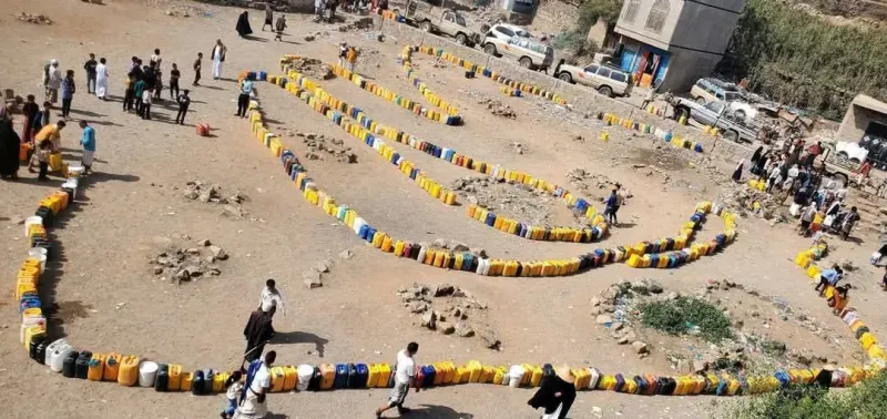 الظمأ يحاصر تعز.. والحوثي والإخوان يتناوبون على خنقها