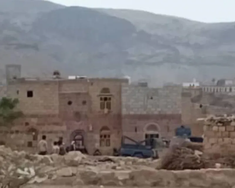 بالمدرعات والمليشيات.. الحوثي يختطف أطباء ومواطنين في البيضاء