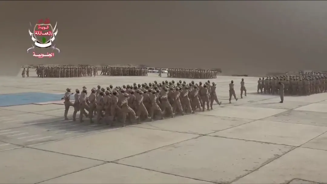 قوات العمالقة الجنوبية تشهد عرضًا عسكريًّا مهيبًا؛ لتخرج الدفعة الـ60 من منتسبيها