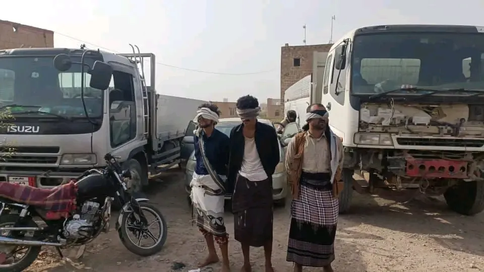 الأجهزة الأمنية بلودر تلقي القبض على عصابة تمتهن تهريب الأفارقة بعد اشتباك مسلح بالقنابل والرصاص الحي.