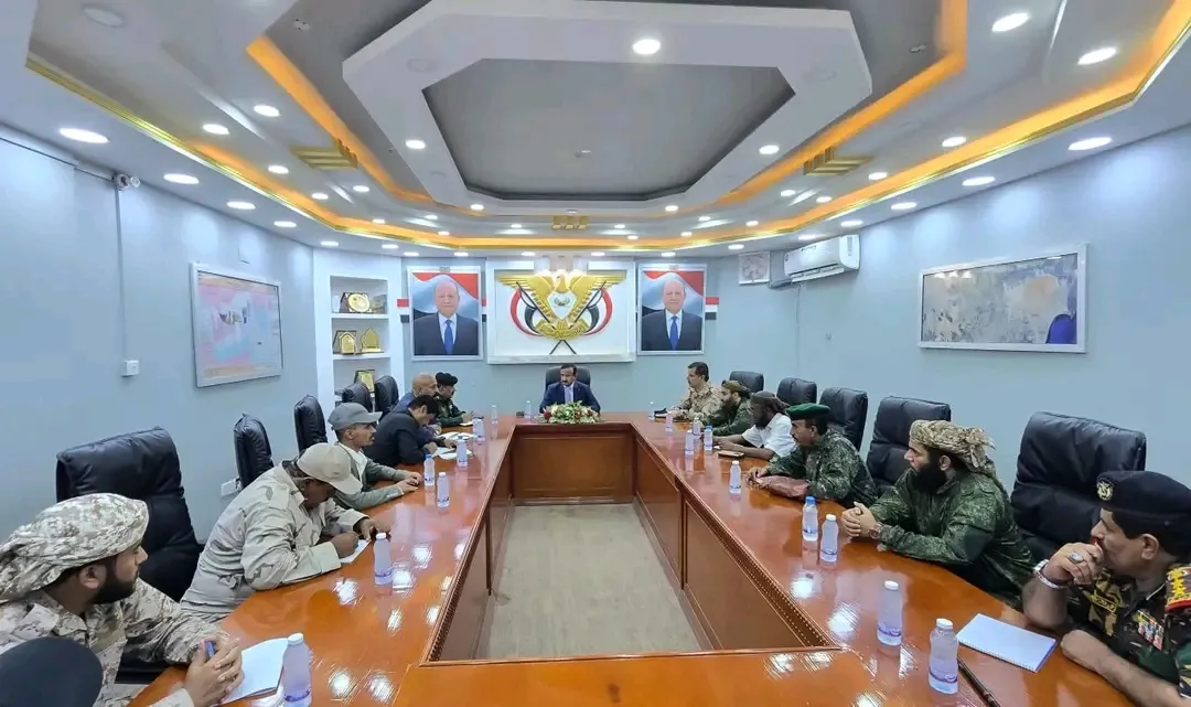 برئاسة المحافظ بن الوزير.. اللجنة الأمنية بشبوة تتخذ عددًا من الإجراءات لتعزيز الأمن والاستقرار.