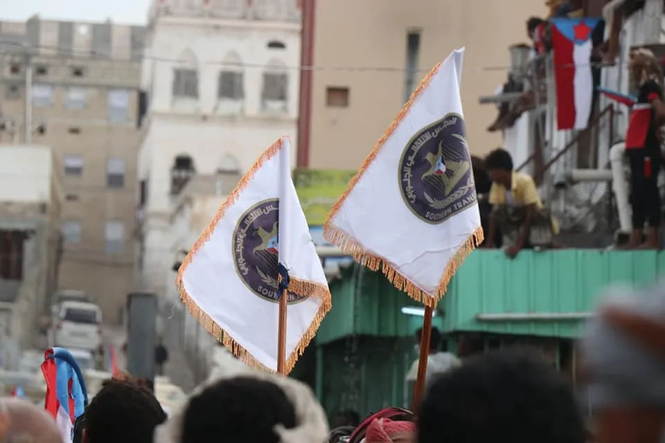 صحيفة سعودية :المجلس الانتقالي الجنوبي يقود معركة التصحيح الاقتصادي والتمكين السياسي… بالشراكة مع حكومة بن بريك