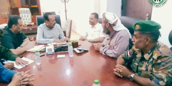 مدير علاقات الحزام الأمني يلتقي مدير عام صندوق صيانة الطرق والجسور في العاصمة عدن
