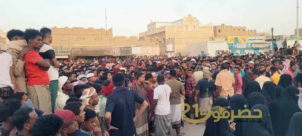 مسيرة حاشدة تجوب شوارع تريم تنديدًا باقتحامها من قبل قوات الاحتلال اليمني \" صور \"