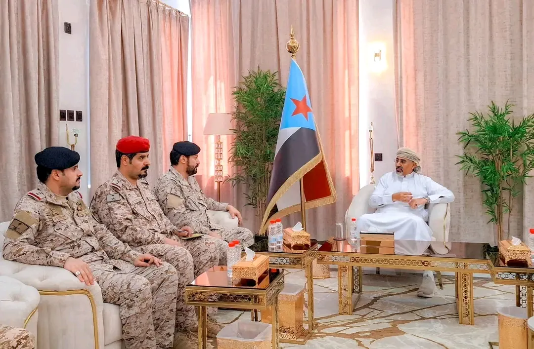الرئيس الزُبيدي يستقبل مساعد قائد قوات الواجب 802 السعودية