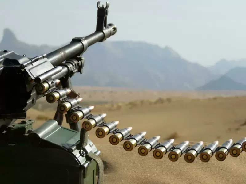 وزير الدفاع يشدد على الجاهزية استعداداً للتخلص من الكهنوت الحوثي