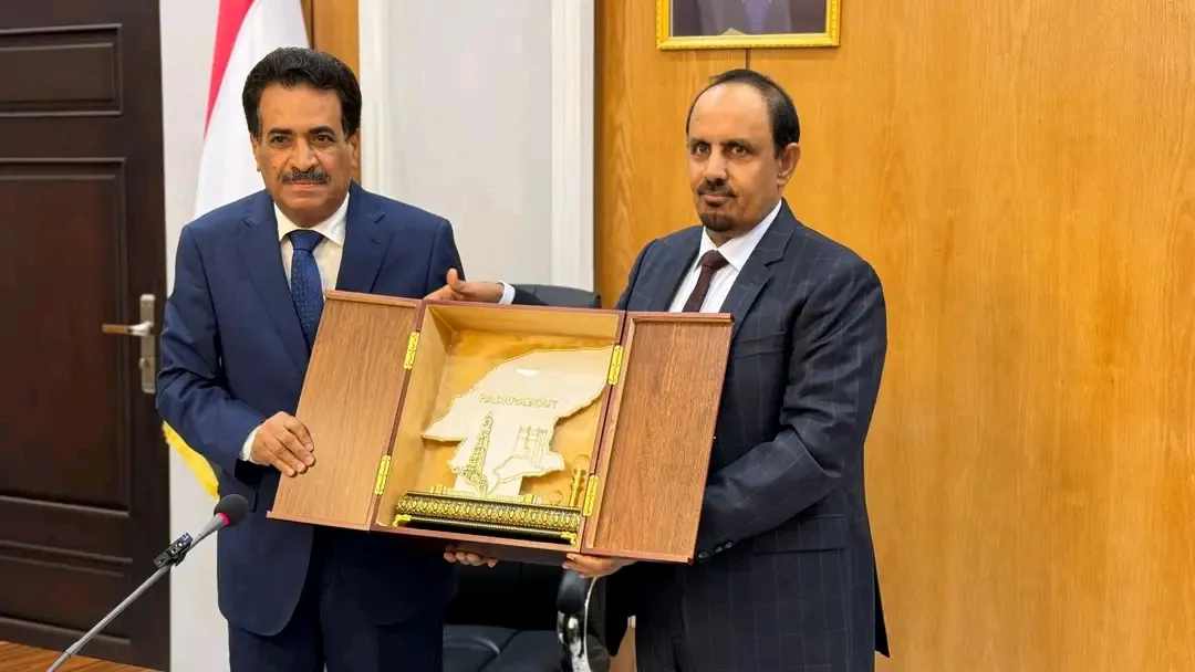 السلطة المحلية والمكتب التنفيذي بحضرموت تُكرّمان السفير بلفقيه تقديرًا لجهوده في خدمة المحافظة