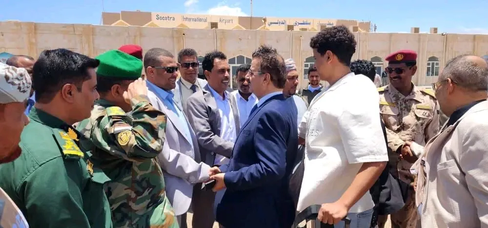 محافظ سقطرى يستقبل فريق التوجيه والرقابة الرئاسي في زيارة رسمية لتعزيز العمل المؤسسي