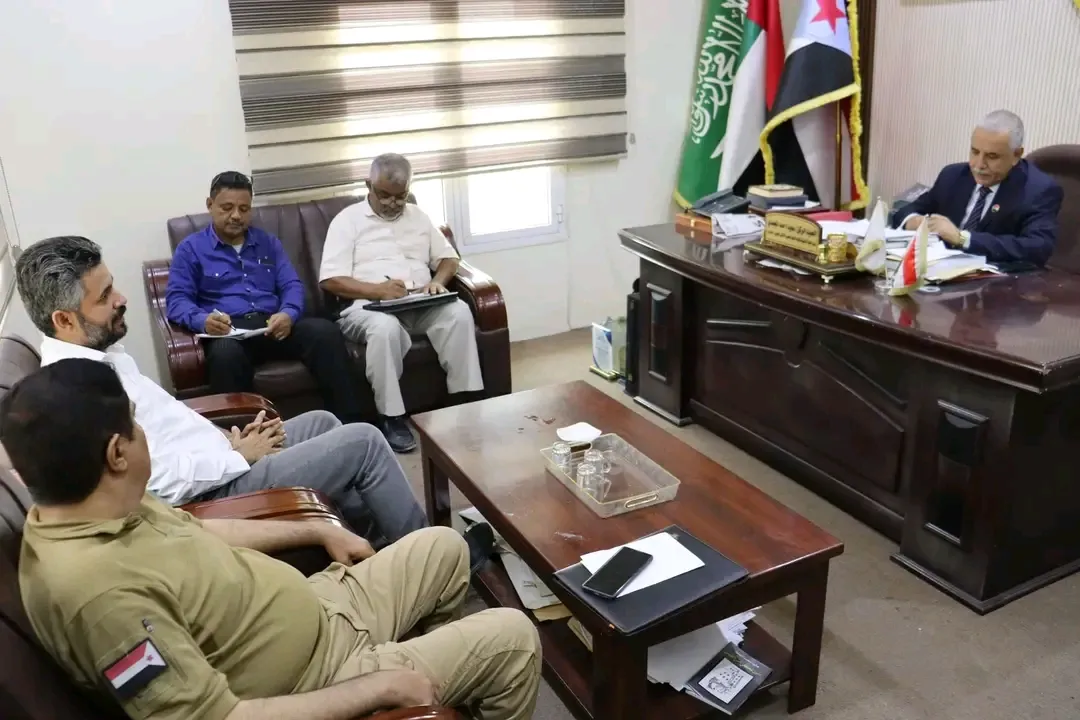 فريق التوجيه والرقابة الرئاسي يناقش جهود مكتب وزارة الزراعة بساحل حضرموت