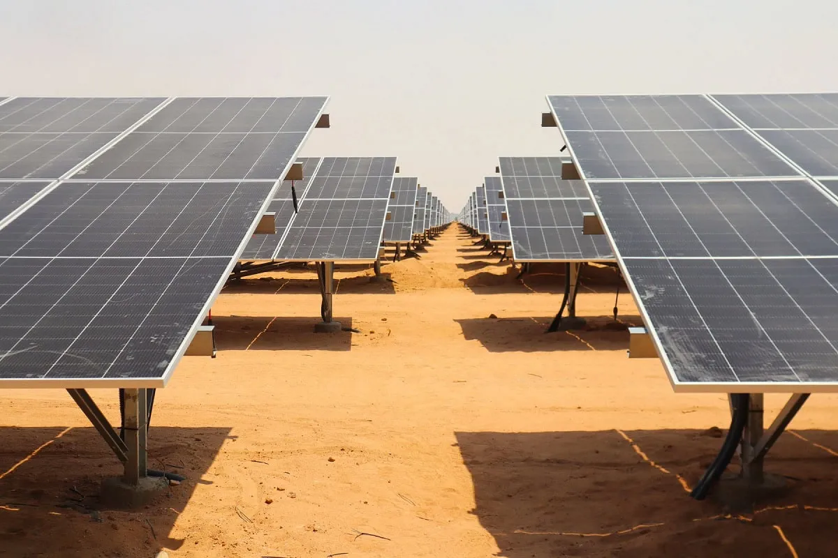 Shabwa Solar Power Station (53 MW) officially begins operation, while work starts on the second phase of Aden’s solar project (120 MW) with UAE support.