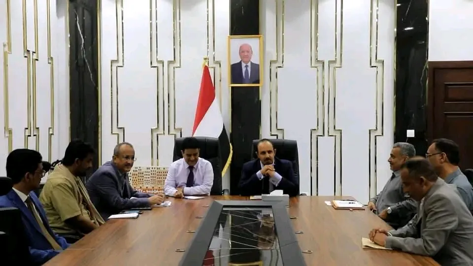 محافظ حضرموت ووزير النفط يناقشان الوضع التمويني للمشتقات النفطية بالمحافظة