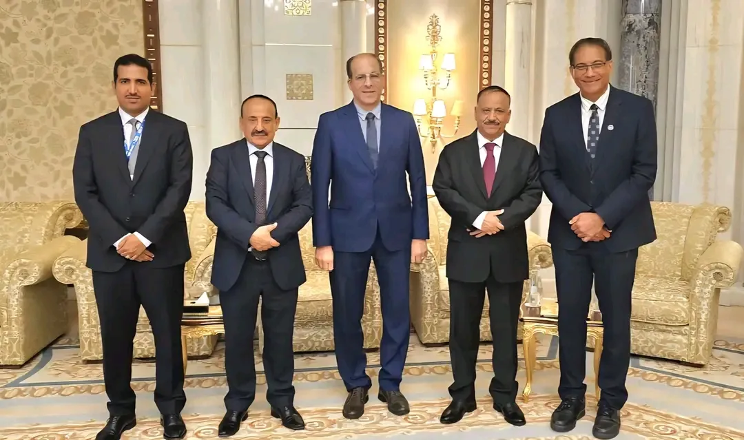 وزير النقل يبحث مع مسؤول بالمنظمة البحرية الدولية سبل التعاون والتنسيق المشترك
