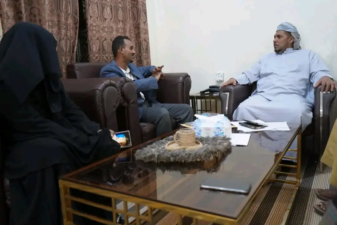 محافظ سقطرى يلتقي قيادة فرع الهيئة العامة للشئون البحرية بالمحافظة