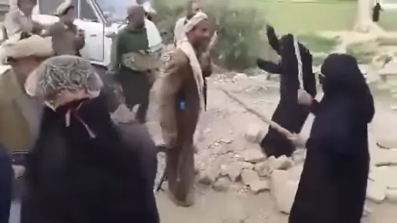 خيانة للرجولة والقبيلة.. نساء عمران يواجهن إرهاب الحوثي