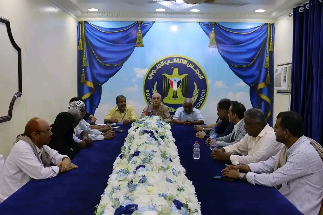 فريق التوجيه والرقابة الرئاسي يعقد لقاءً بنواب لجان الهيئة الإدارية للجمعية الوطنية من ساحل حضرموت