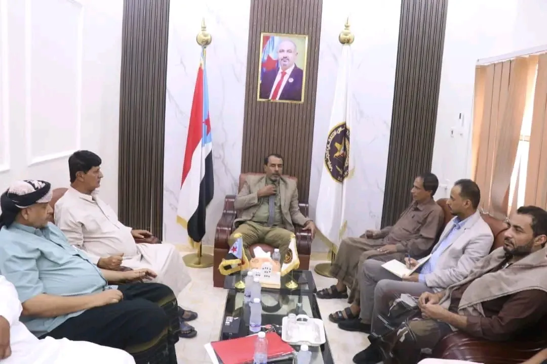 فريق التوجيه الرئاسي وانتقالي المهرة يناقشان التفاعل مع قرارات الرئيس الزُبيدي وتطوير العمل التنظيمي