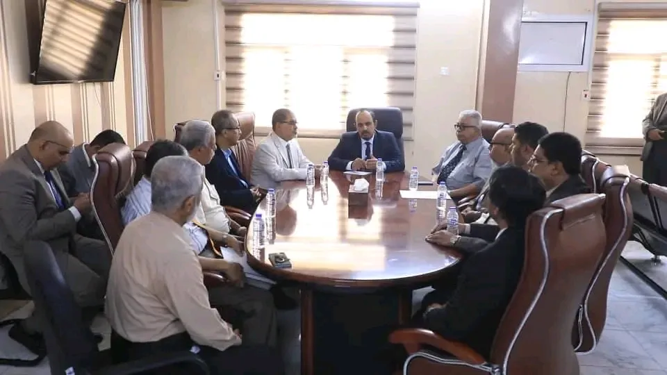 محافظ حضرموت يناقش الأوضاع العامة لجامعة حضرموت والطموحات المستقبلية