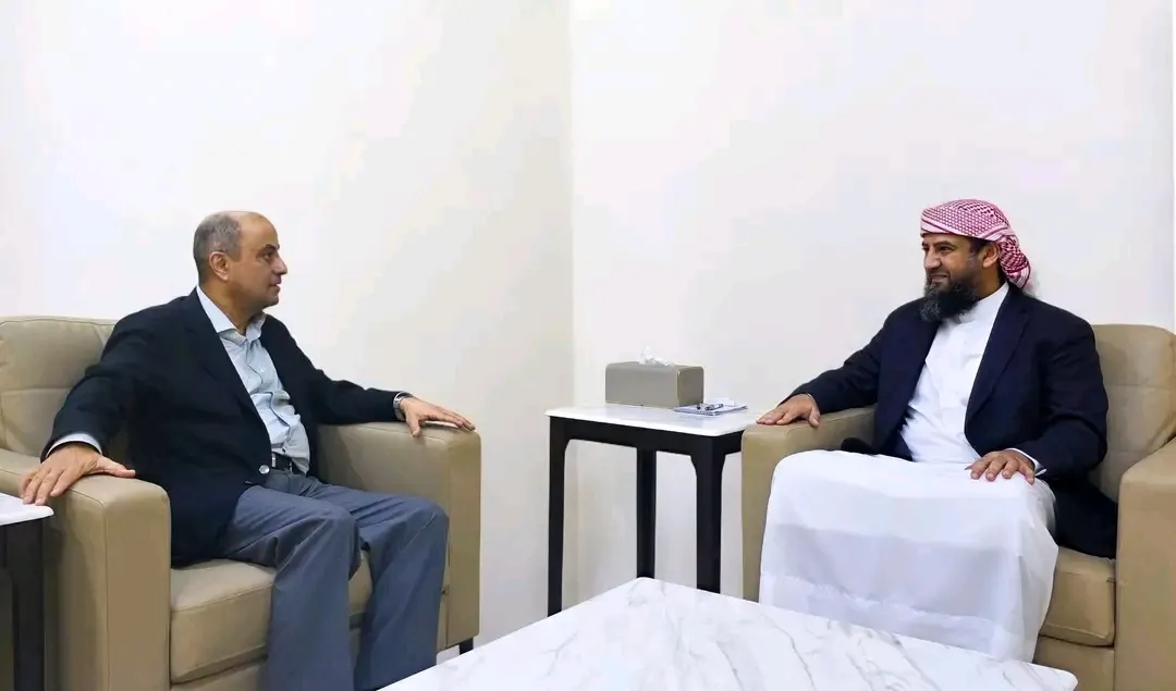 المحرّمي يلتقي رئيس الوزراء ويؤكد دعم مجلس القيادة للإصلاحات الاقتصادية والخدمية