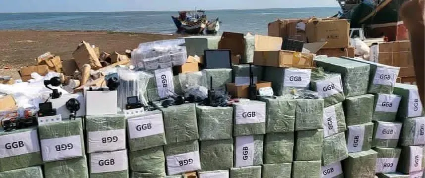 الحملة الأمنية المشتركة برأس العارة تضبط قاربًا يحمل معدات طائرات مسيرة، وأجهزة مراقبة وتجسس حوثية