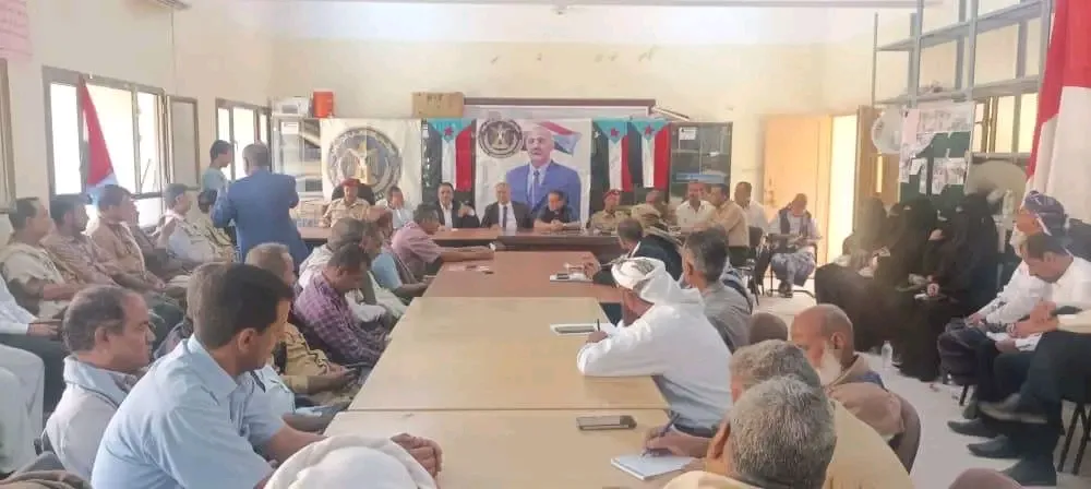 فريق التوجيه والرقابة الرئاسي يعقد لقاءً مشتركًا مع قيادتي الانتقالي والسلطة المحلية في الحبيلين