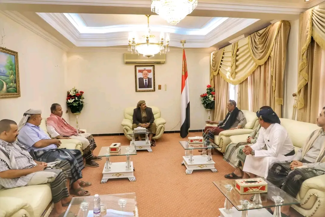 محافظ حضرموت يصل سيئون ويناقش الأوضاع الخدمية والأمنية مع قيادات السلطة المحلية والعسكرية