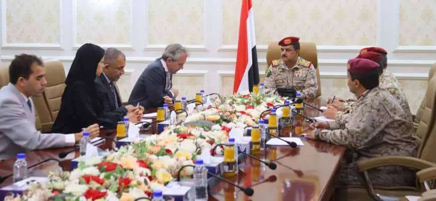 وزير الدفاع يبحث التعاون المشترك مع بعثة الصليب الاحمر
