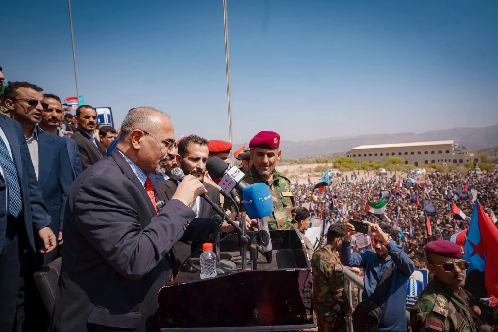 الرئيس الزُبيدي يشهد المهرجان الجماهيري الحاشد في الضالع بمناسبة الذكرى الـ62 لثورة 14 أكتوبر المجيدة