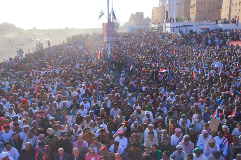 تلبية لدعوة الرئيس الزُبيدي.. مدينة شبام التاريخية بمحافظة حضرموت تشهد مهرجانًا جماهيريًا حاشداً بمناسبة الذكرى الـ62 لثورة 14 أكتوبر المجيدة.