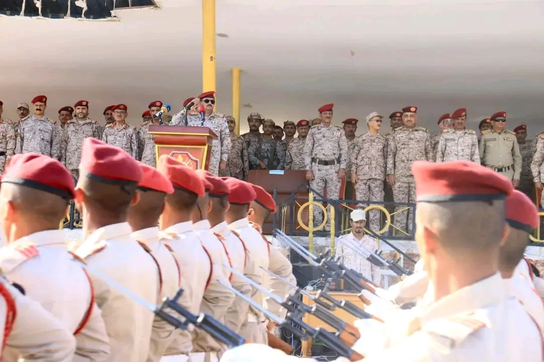 وزير الدفاع يقوم بزيارة تفقدية الى الكلية الحربية في عدن