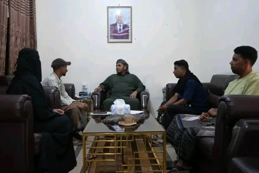 محافظ سقطرى يلتقي فريق منتدى مناخ مستدام ويؤكد دعم السلطة المحلية للمبادرات البيئية