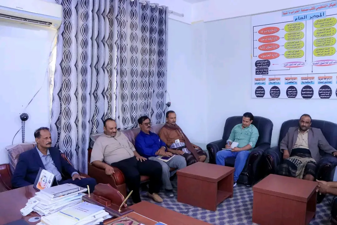 فريق التوجيه والرقابة الرئاسي يتفقد فرع مصلحة الضرائب في شبوة