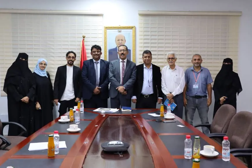 الصناعة والتجارة والنقل البري تبحثان في عدن تعزيز التنسيق المشترك وترسيخ العمل المؤسسي