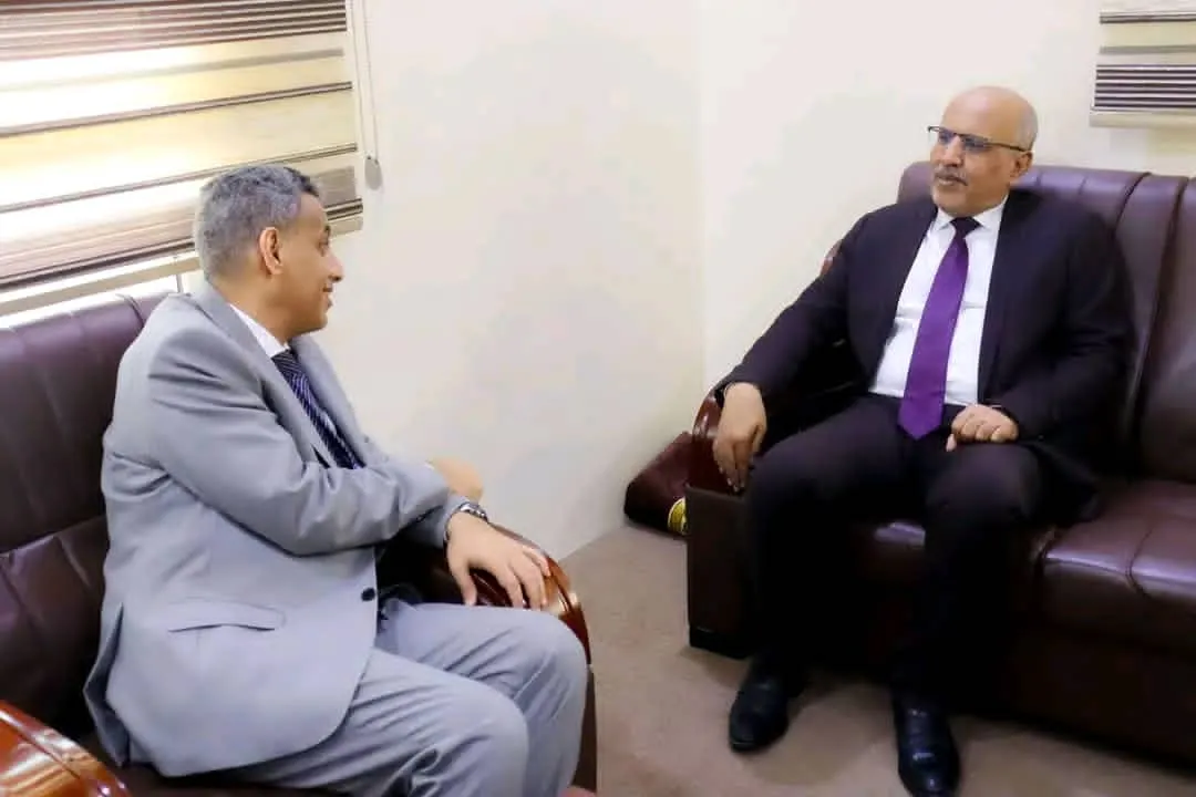 الكثيري يؤكد دعم المجلس الانتقالي لجهود تعزيز اللامركزية وتمكين السلطات المحلية