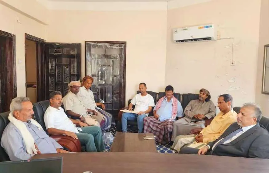 فريق التوجيه والرقابة الرئاسي يزور الجهاز المركزي للإحصاء في محافظة المهرة