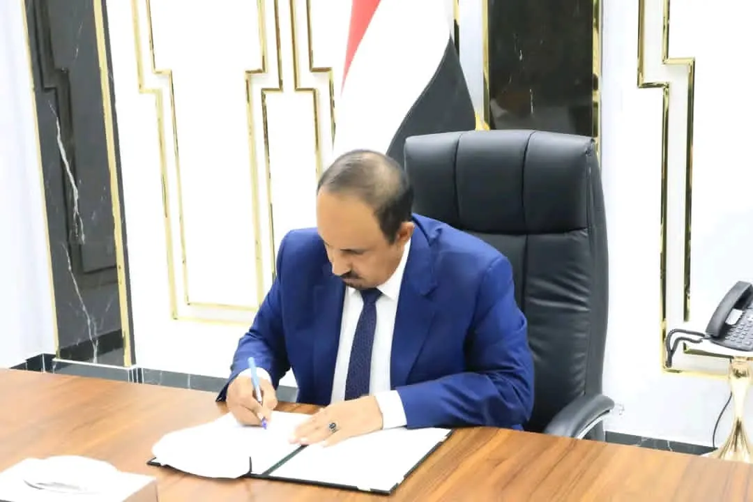 محافظ حضرموت يعمّد عددًا من مشاريع البنية التحتية بمديرية تريم